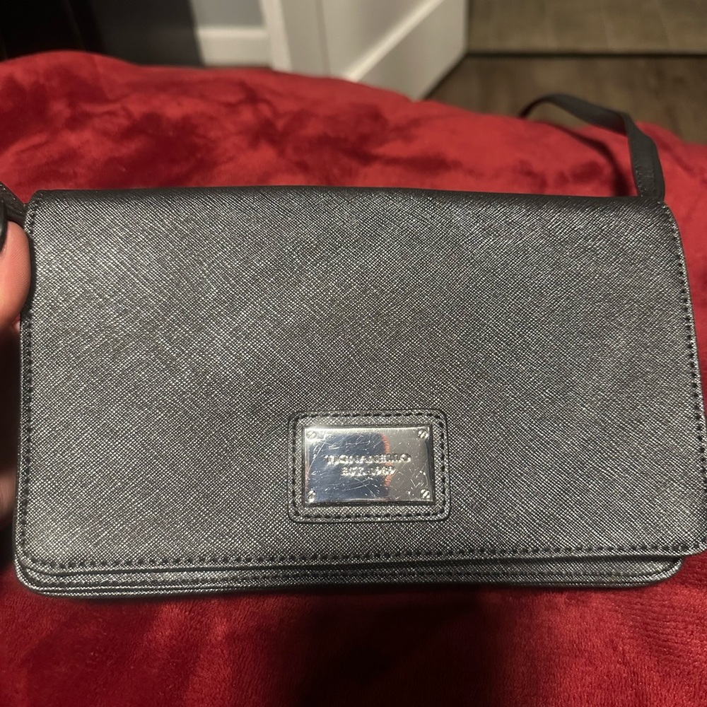 TINANANELLO GENUINE, LEATHER PURSE, AND CREDIT CARD HOLDER.